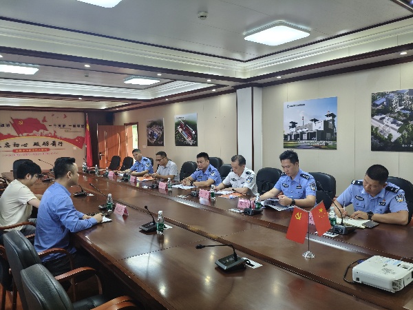 開展調(diào)研座談會_副本.jpg